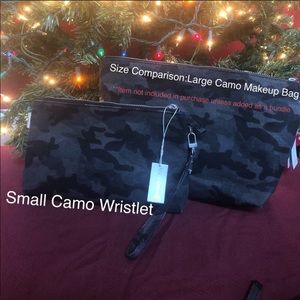 Quilted kola small wristlet black Camo